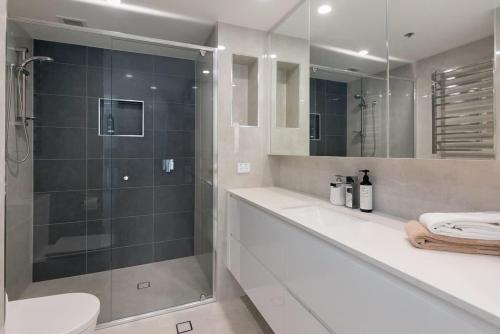 Koupelna v ubytování Allunga Stunning Beach Side Apartment