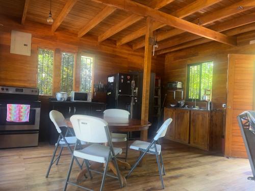 Η κουζίνα ή μικρή κουζίνα στο Casa Carao Peninsula de Nicoya - front beach