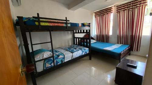 Un pat sau paturi într-o cameră la Casa hemma