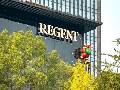 Entretenimiento nocturno para los huéspedes de Regent Chongqing - Complimentary 1st round mini bar daily