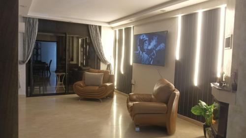 Posezení v ubytování Beautiful 3BR apartment in Hay Riad Rabat