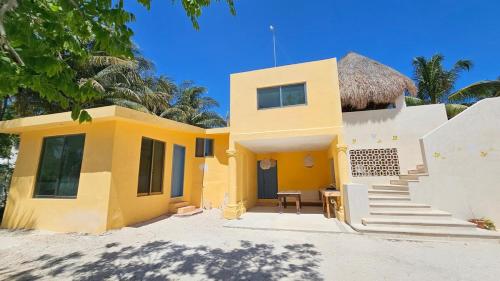 Το κτήριο όπου στεγάζεται  το διαμέρισμα