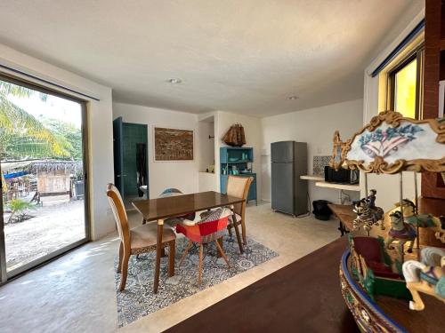 Η κουζίνα ή μικρή κουζίνα στο Apartment with pool and beach club access