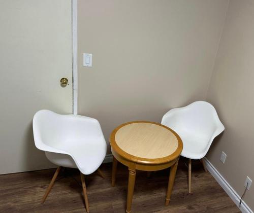 Φωτογραφία από το άλμπουμ του Cozy Ground-Floor Room with Private Bath and Separate Entry σε Delta