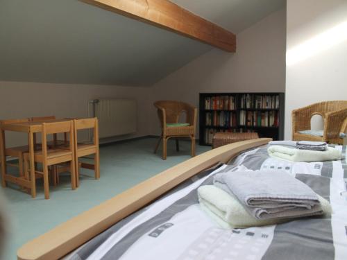 Ένα ή περισσότερα κρεβάτια σε δωμάτιο στο Geräumige Ferienwohnung in Boddin mit Garten