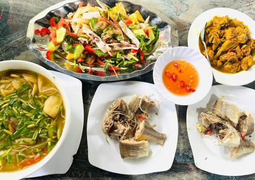 Φαγητό σε αυτό το ξενοδοχείο ή κάπου εκεί κοντά