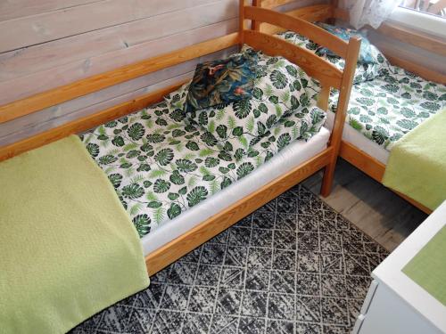 科乌切沃Holiday Home in Kolczewo near Baltic Sea的客房内的一张木制双层床