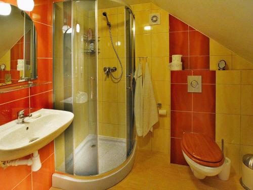 Phòng tắm tại Holiday Home by Lake Rosnowskie with Boat