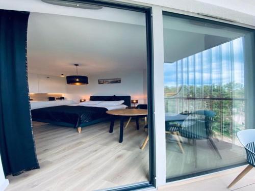 Ένα ή περισσότερα κρεβάτια σε δωμάτιο στο Apartment in Pobierowo with SPA & Pools