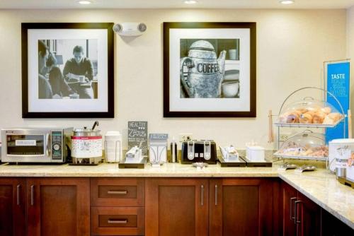 Παροχές για τσάι/καφέ στο Pittsburgh Airport Inn and Suites