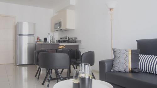 Kuchyň nebo kuchyňský kout v ubytování Bambú Luxury Stay-10 min from Airport