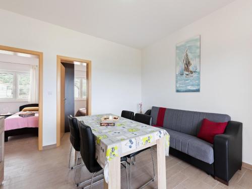 Apartment in Nevidane near White Mountains