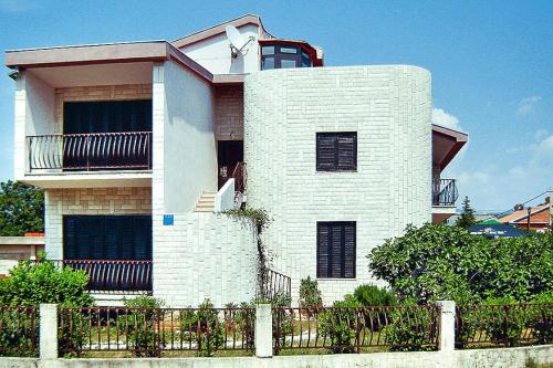 Apartment in Jadranovo with parking space