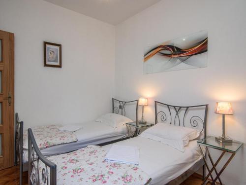Apartment in Arbanija with bubble bath