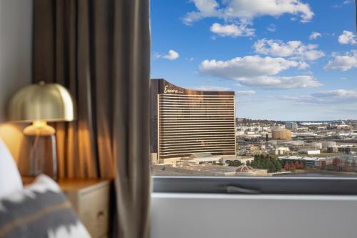 Кровать или кровати в номере Hyatus Designer Residences Somerville