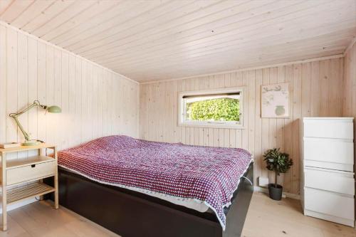 Ένα ή περισσότερα κρεβάτια σε δωμάτιο στο FJ1000-Jaegerspris-Skolevej-5