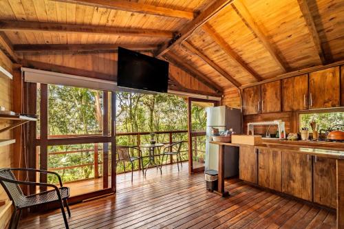 Η κουζίνα ή μικρή κουζίνα στο Cabaña en Medio del Bosque con Jacuzzi - Santa Elena