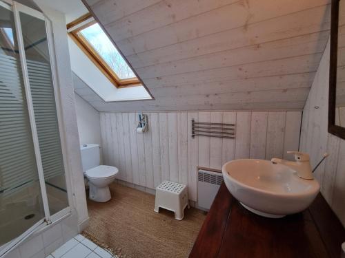 Ένα μπάνιο στο Maison 8 pers, Arzon, animaux admis - FR-1-775-52