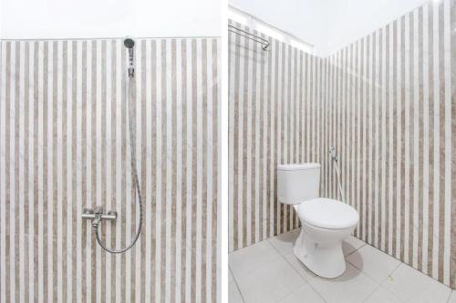 Sokkyo Homestay Kaliurang في Ngemplak: حمام فيه شطاف و مرحاض