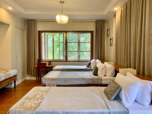 Ένα ή περισσότερα κρεβάτια σε δωμάτιο στο The Gather Inn Baguio - Burnham Park