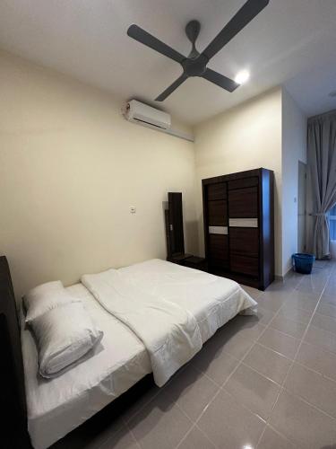 a bedroom with a bed and a ceiling fan at NHI Home Paka in Paka