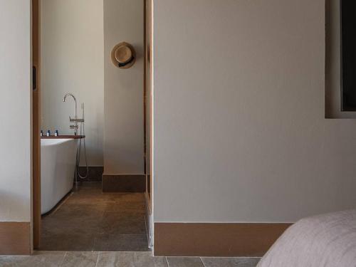 Ένα ή περισσότερα κρεβάτια σε δωμάτιο στο zhangjiajie national park Oxgen Resort