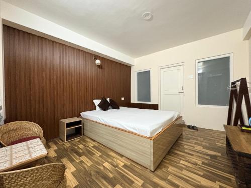 Ένα ή περισσότερα κρεβάτια σε δωμάτιο στο Aaravi Garden Homestay