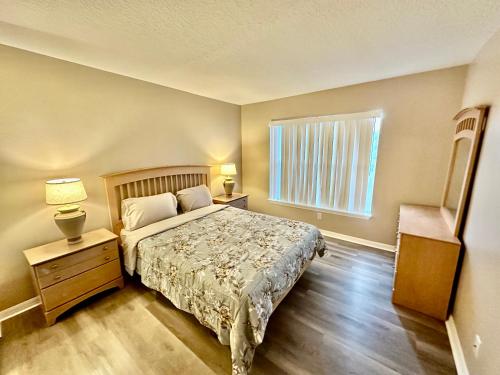 Postel nebo postele na pokoji v ubytování Grand Holiday 3BR Palms Condo near Disney Parks
