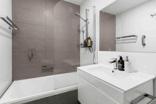 Et badeværelse på Saltaire by Experience Jervis Bay