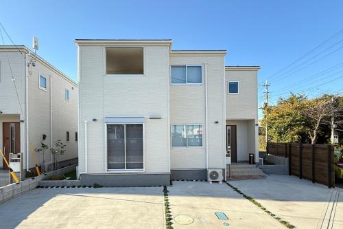 我孫子市にあるTrain Station 6 min walk The YAMURA矢村の大白い家