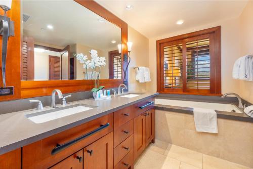 Vannituba majutusasutuses TOP Floor Penthouse with Panoramic View - Ocean Tower at Ko Olina Beach Villas Resort