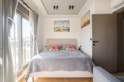 Giường trong phòng chung tại Diker Port Residence, Luxury 3BR Duplex , Pool , 5 min to Beach