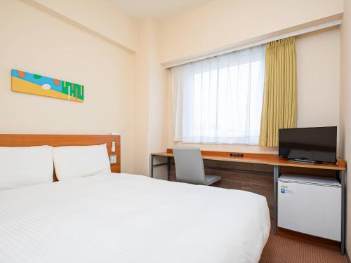 Una televisión o centro de entretenimiento en Comfort Inn Niigata Chuo Inter