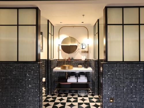 Koupelna v ubytování Habo Hotel Shanghai, a member of Design Hotels