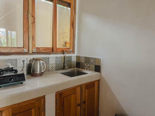 Kuchyň nebo kuchyňský kout v ubytování RATU Village - Luxury Island Apartment & Private Villa Gili Air