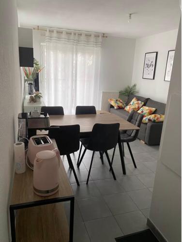 Ảnh trong thư viện ảnh của RENT T2 in quiet 2 private parking spaces ở Lanton