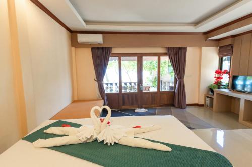 a hotel room with two swans on a bed at Dream Team Beach Resort in Ko Lanta