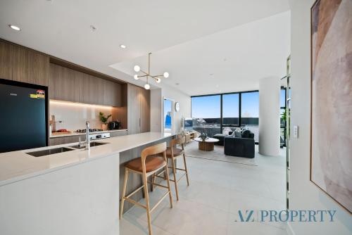 Μια τηλεόραση ή/και κέντρο ψυχαγωγίας στο Prime Location CBD with Pool & Gym