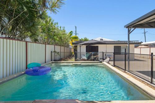a swimming pool with an inflatable raft in a yard at Golden Beach Bungalow - 500m to the beach in Golden Beach