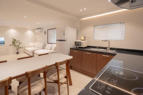 Köök või kööginurk majutusasutuses 하루재 명동 Harujae Myeongdong