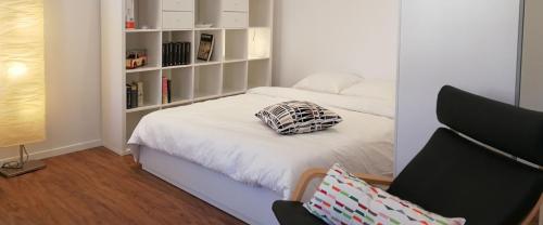 Postel nebo postele na pokoji v ubytování 1 Z Wohnung - 30 Min nach Zürich Schweiz