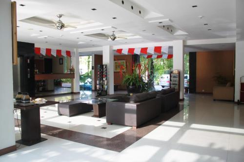 a living room with a couch and a table at Umalas Apartment in Seminyak