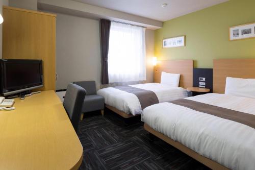 Postel nebo postele na pokoji v ubytování Comfort Hotel Tsubamesanjo