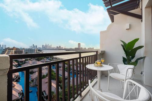 Luxe Royal Amwaj Palm Jumeirah Beach Access