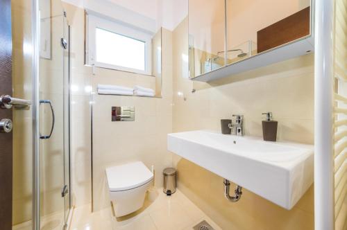 Phòng tắm tại Queen Beach Apartments