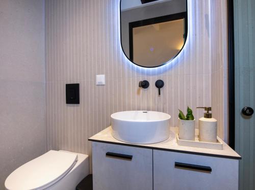 BŌW 1st Floor Luxury Apt -Heart of Chania Old Town