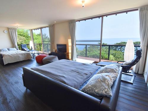 Ένα ή περισσότερα κρεβάτια σε δωμάτιο στο 伊豆稲取テラス-寛道-