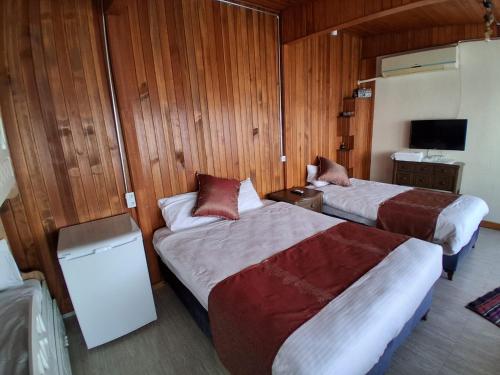 a hotel room with two beds and a television at Yılmazhan Konağı Butik Otel in Gaziantep