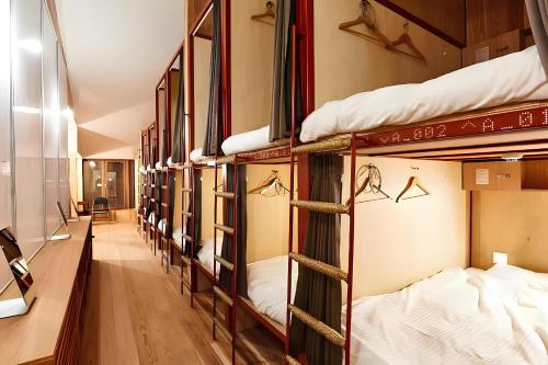 Ένα ή περισσότερα κρεβάτια σε δωμάτιο στο WGJ Hostel Kyoto