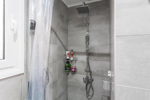 Spacious 3br Apartment with Terrace in Exarchea